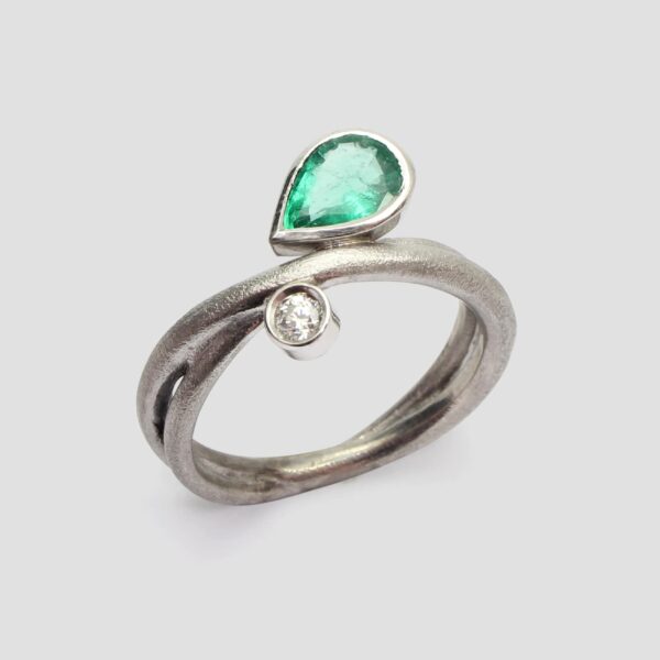 Anillo esmeralda