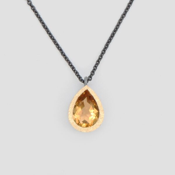 Collar citrí llàgrima