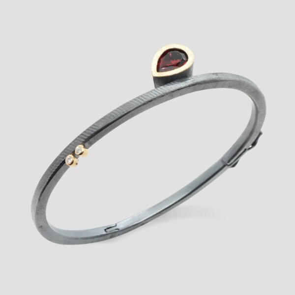 Polsera granat llàgrima
