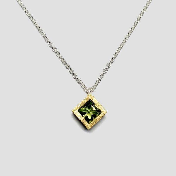 Collar peridot rombe